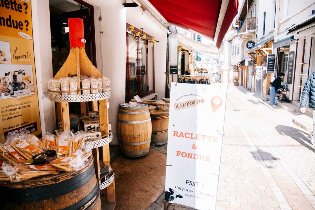 L'épicerie aux Gouts de terroir au centre-ville de Villard-de-Lans. crédit photo : Clara Ferrand - blog Wildroad