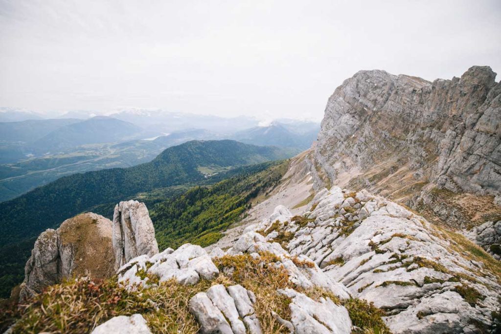 Un randonnée sur les falaises du Vercors pas de l'Oeille. crédit photo : Clara Ferrand - blog Wildroad