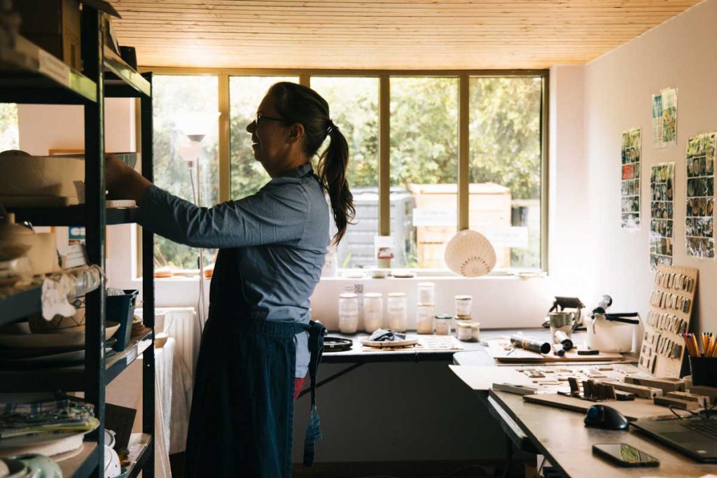 Visite de l'atelier de Morgane Louis robin à Villard-de-Lans. crédit photo : Clara Ferrand - blog Wildroad