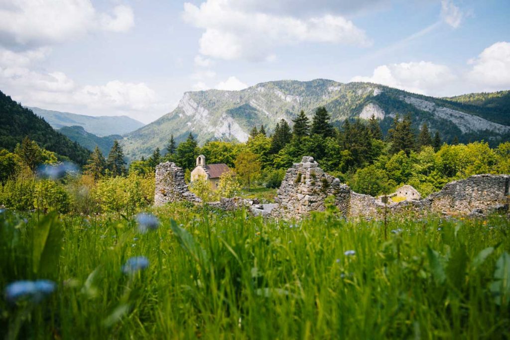 Tourisme de memoire dans le Vercors au hameau de Valchevrière. crédit photo : Clara Ferrand - blog Wildroad