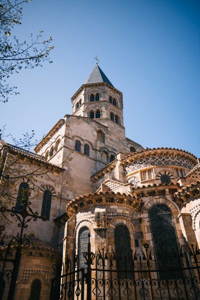 La basilique Notre-Dame du port sur le chemin de Saint-Jacques de Compostelle. Crédit photo : Clara Ferrand - blog Wildroad