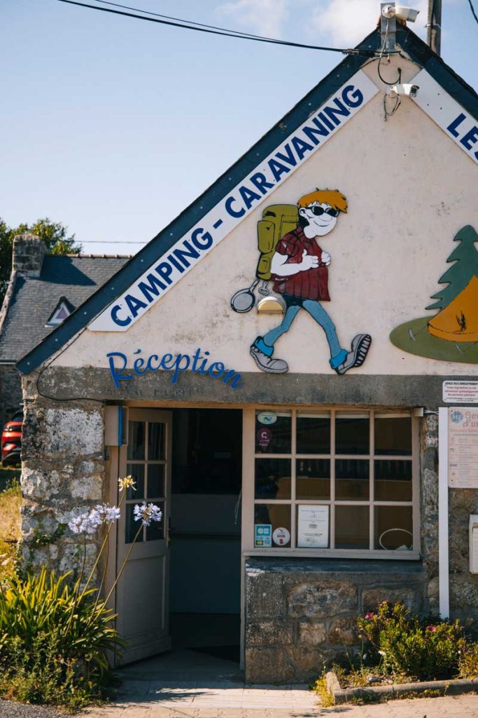 Le camping les Bruyère à Morgat sur le tour de la presqu'île de Crozon Gr34. crédit photo : Clara Ferrand - blog Wildroad