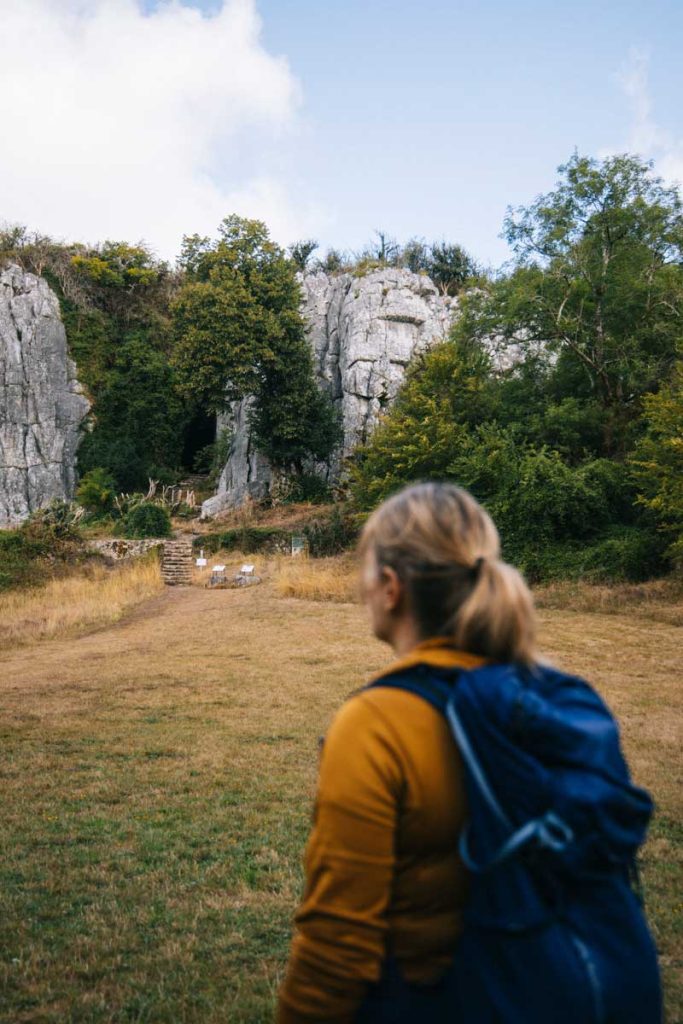 Le canyon naturel des grottes de Saulges en Mayenne. Crédit photo : Clara Ferrand - blog Wildroad