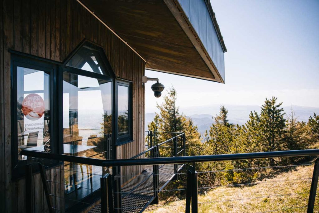 Chez epicure, un restaurant au sommet du Puy de Dôme. Crédit photo : Clara Ferrand - blog Wildroad