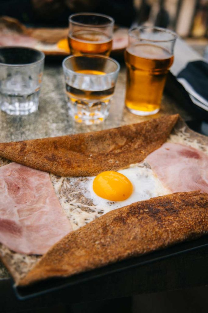 Chez germaine une crêperie sur le GR34. crédit photo : Clara Ferrand - blog Wildroad