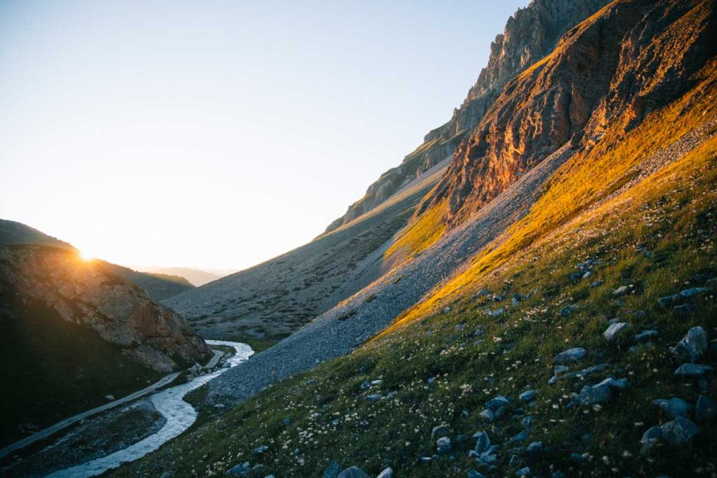 coucher de soleil sur le Vallon du Fruit. Crédit photo : Clara Ferrand - blog Wildroad