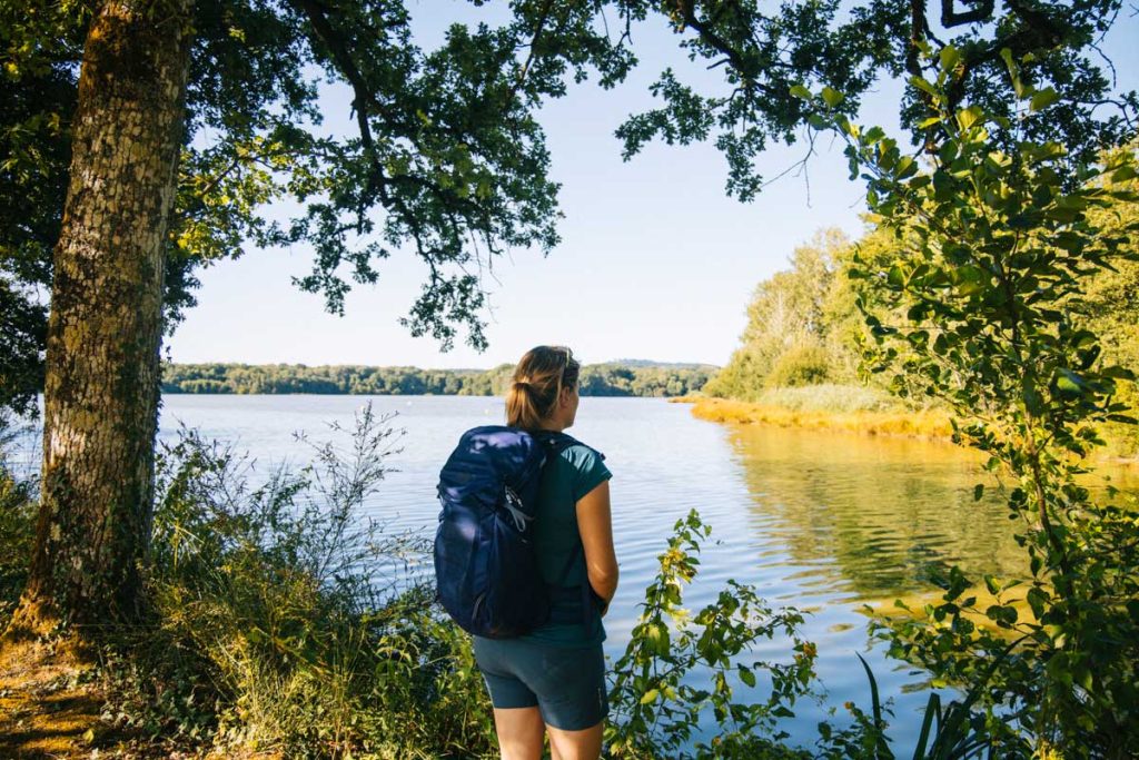 L'étang du gué de sel dans les Coevrons en Mayenne. Crédit photo : Clara Ferrand - blog Wildroad