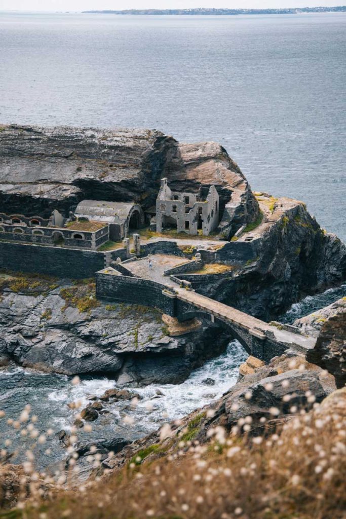 Le fort des capucins sur le tour de la presqu'île de Roscanvel. crédit photo : Clara Ferrand - blog Wildroad