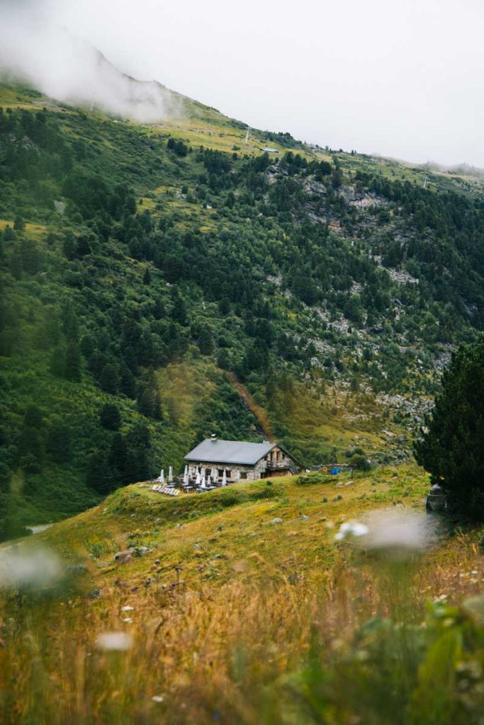 Randonnée facile jusqu'au refuge du Plan. Crédit photo : Clara Ferrand - blog Wildroad