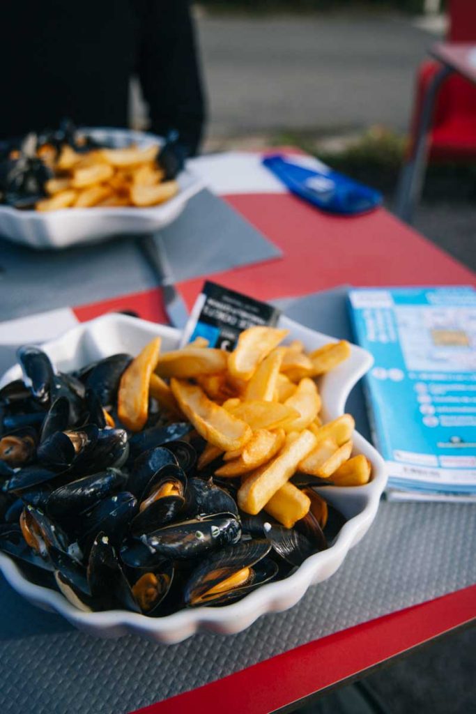 les moules frites du Camping Trez Rouz après une grosse étape. crédit photo : Clara Ferrand - blog Wildroad