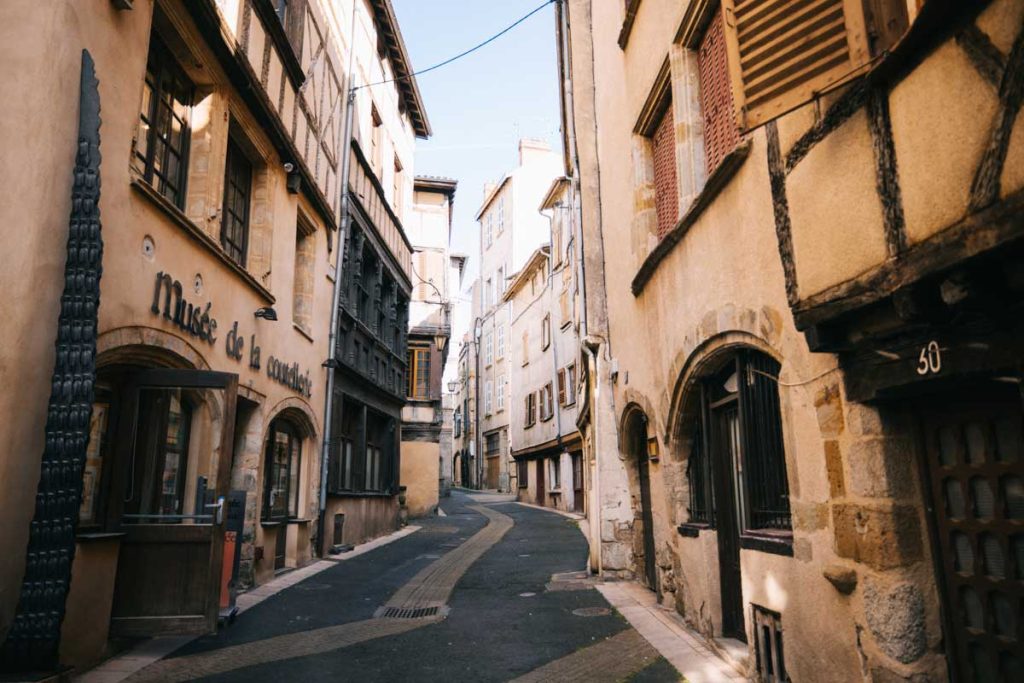 Le musée de la coutellerie dans la cité médiévale de Thiers. Crédit photo : Clara Ferrand - blog Wildroad