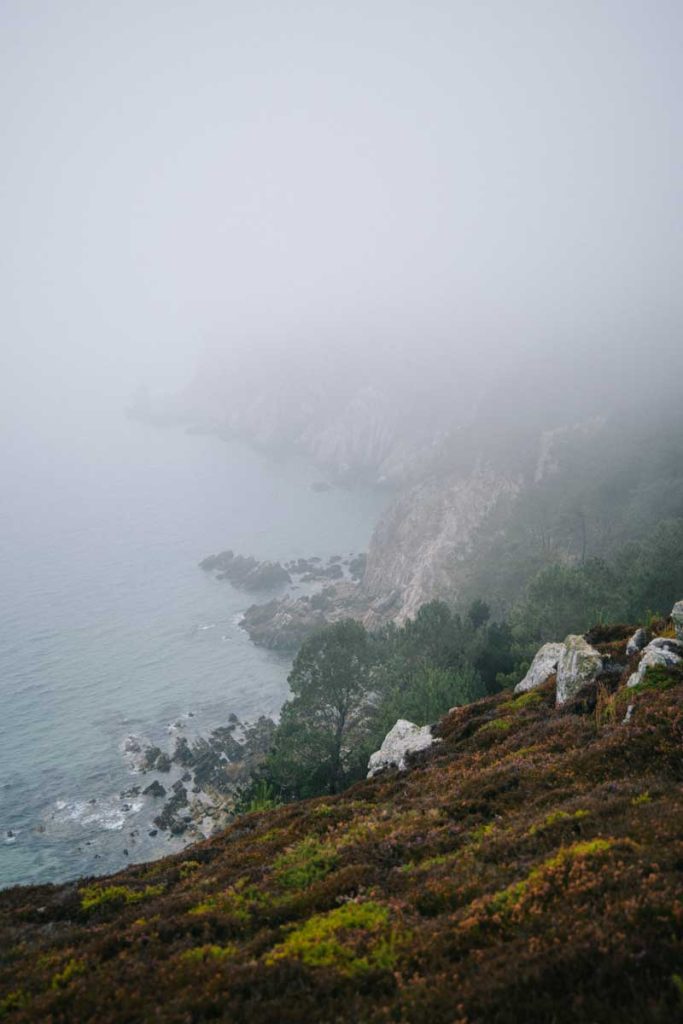 La pointe de tréboule sur la presqu'île de Crozon dans le Finistère. crédit photo : Clara Ferrand - blog Wildroad