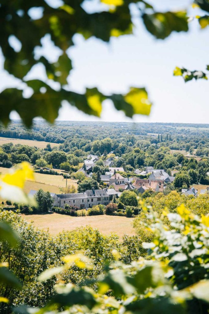 le Quartier hameau de la rivière lors d'une visite de la cité de Sainte-Suzanne. Crédit photo : Clara Ferrand - blog Wildroad