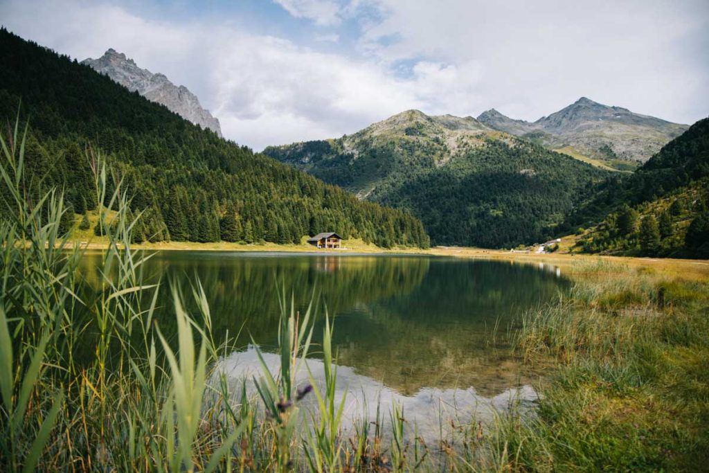 La réserve naturelle du plan du Tuéda et son lac à Méribel. Crédit photo : Clara Ferrand - blog Wildroad