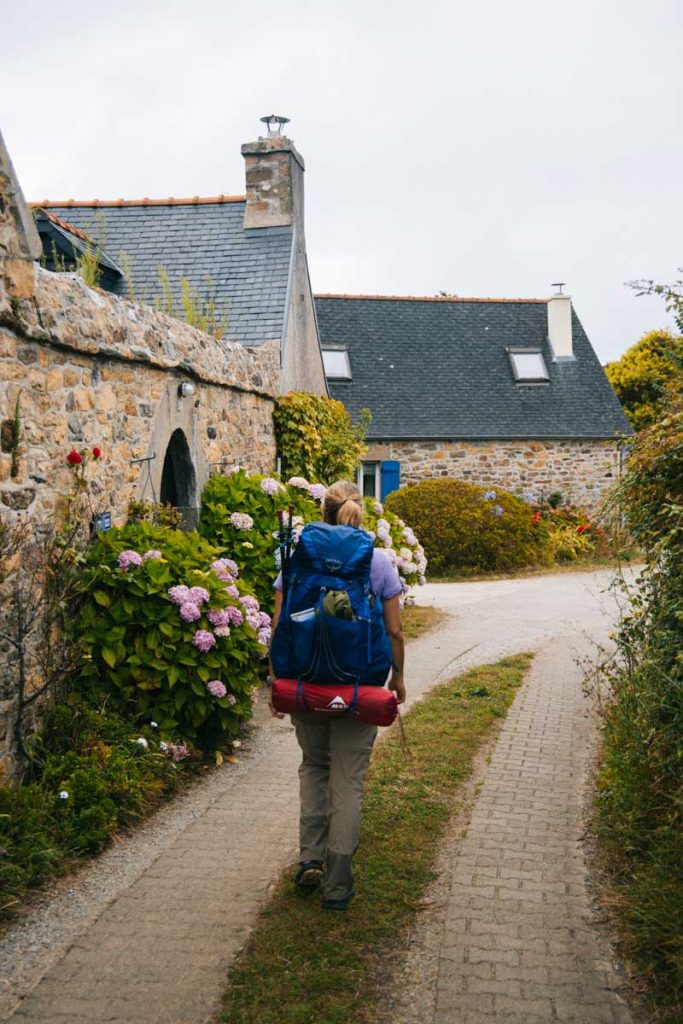 Le village de Roscanvel sur la presqu'île de Crozon. crédit photo : Clara Ferrand - blog Wildroad