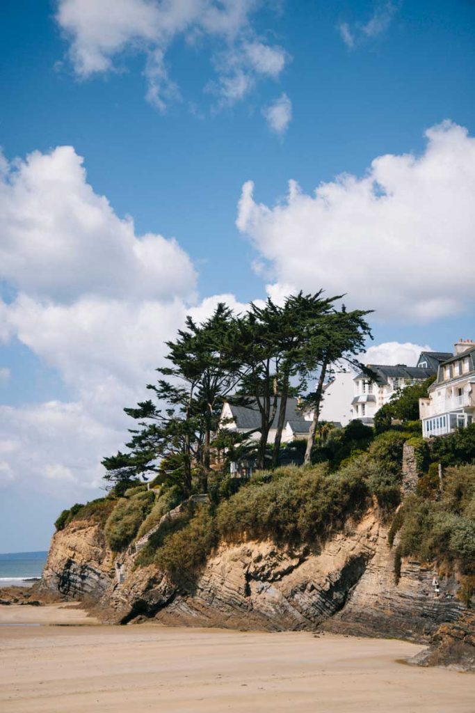 Les villas de la plage de Saint-Nic. crédit photo : Clara Ferrand - blog Wildroad