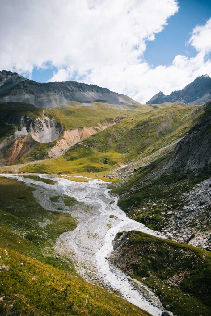 Le torrent glaciaire Dornon et le vallon du Saut. Crédit photo : Clara Ferrand - blog Wildroad