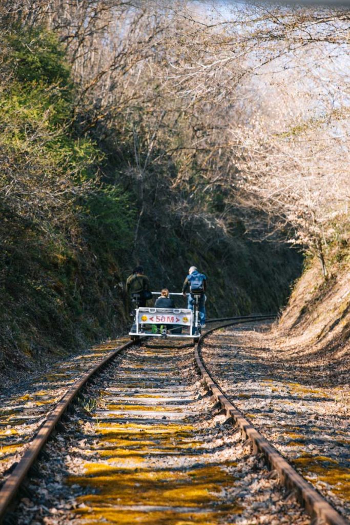 Faire du vélorail dans les Combrailles au dessus du viaduc des Fades pendant un week-end. Crédit photo : Clara Ferrand - blog Wildroad