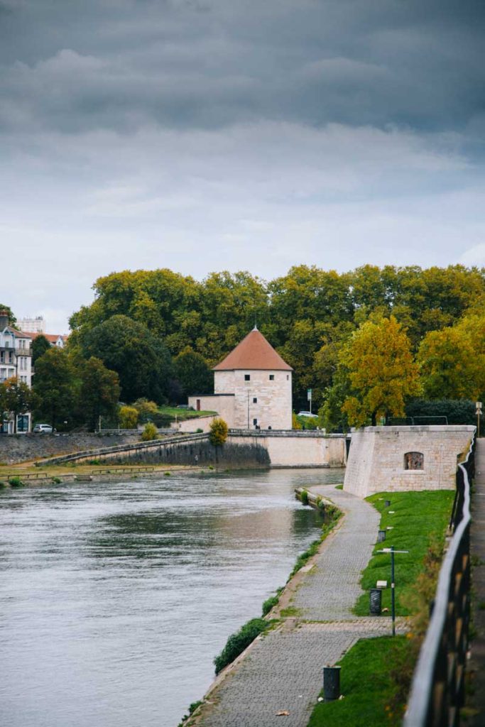 Se balader le long du Doubs. crédit photo : Clara Ferrand - blog Wildroad
