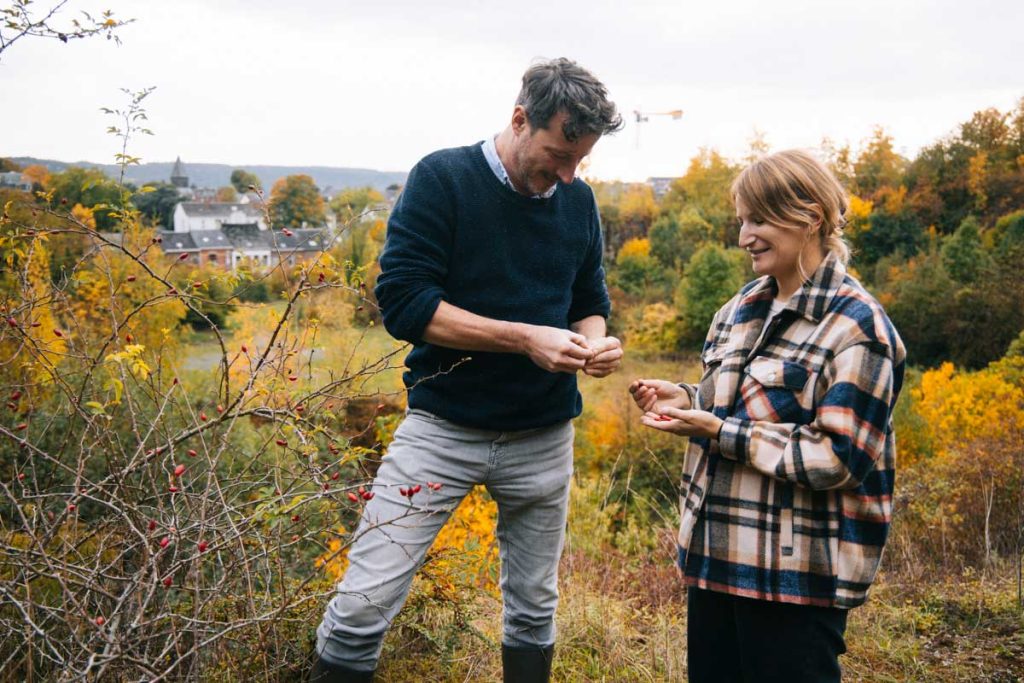 initiation à la cueillette sauvage avec Lionel de Cuisine Sauvage autour de Namur. crédit photo : Clara Ferrand - blog Wildroad