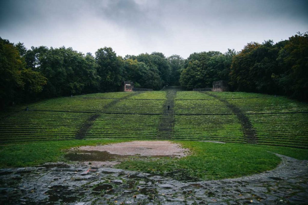 Les ruines de l'amphitheatre sur le sommet de heiligenberg. crédit photo. : Clara Ferrand - blog Wildroad