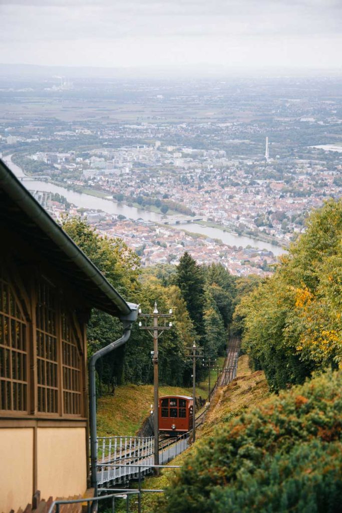 Au sommet du Konigstuhl et son funiculaire. crédit photo. : Clara Ferrand - blog Wildroad