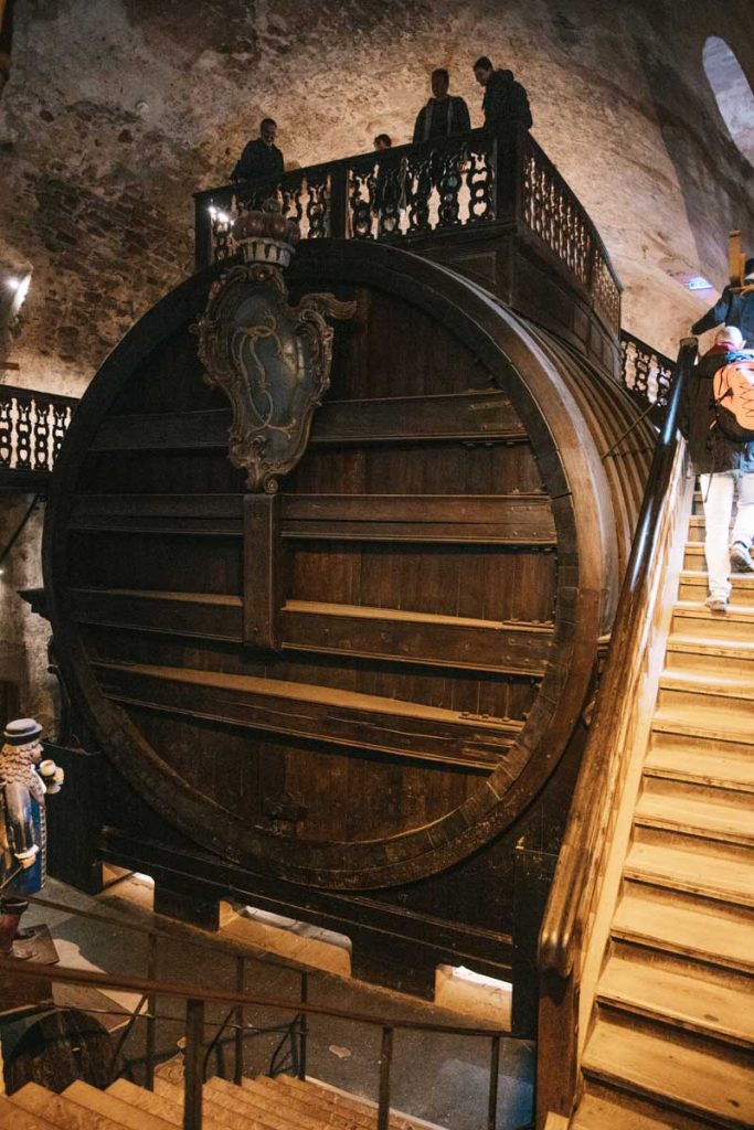 Le tonneau géant dans la salle du tonneau du château d'Heidelberg. crédit photo. : Clara Ferrand - blog Wildroad