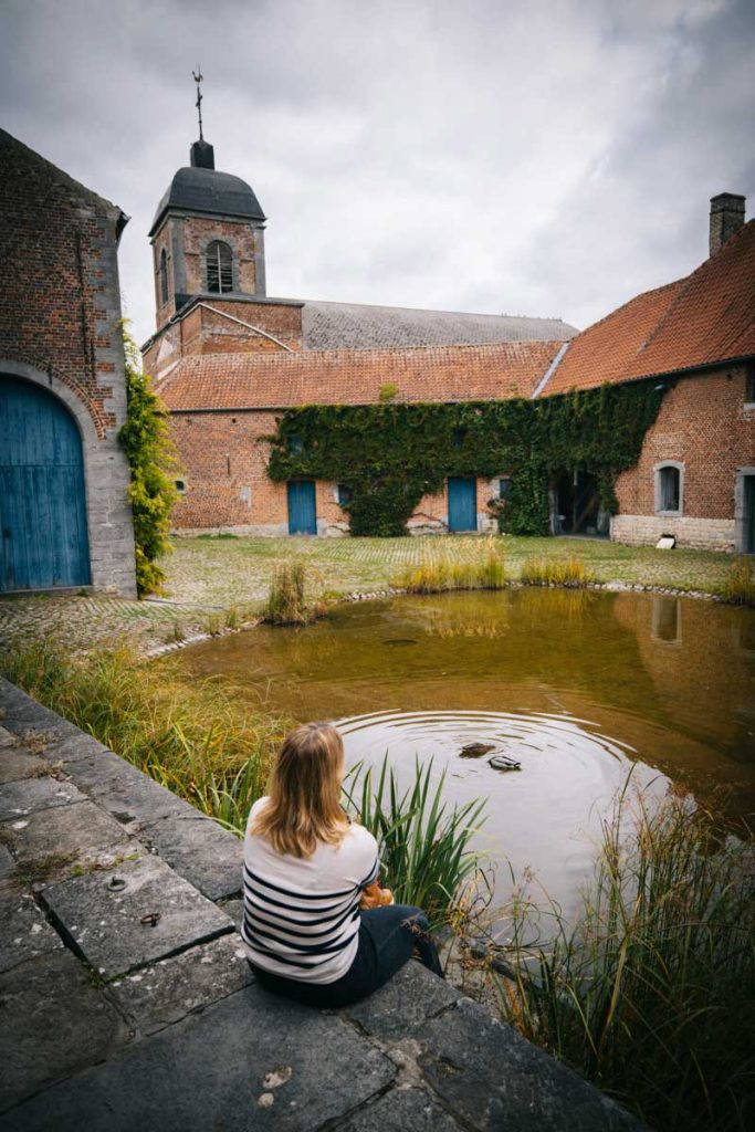 Le village de Genappe et l'Indrani lodge. crédit photo : Clara Ferrand - Wildroad