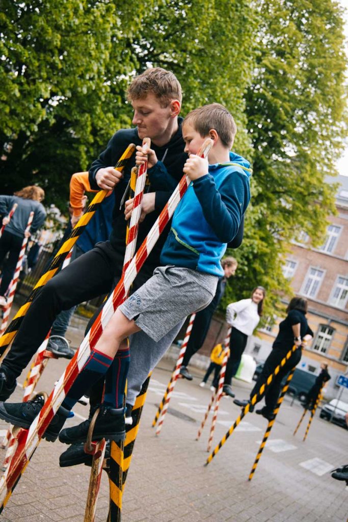 Les échasseurs de Namur font parti de la culture folklorique de la Wallonie. crédit photo : Clara Ferrand - blog Wildroad