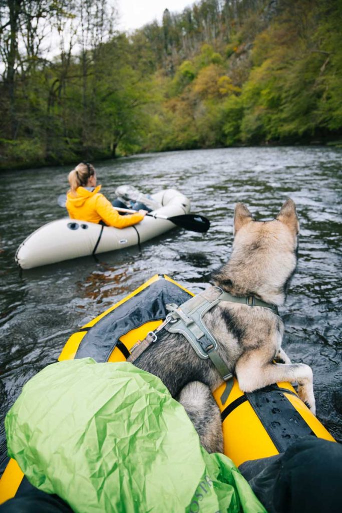 La vallée de l'Ourthe en packraft. crédit photo : Clara Ferrand - blog Wildroad