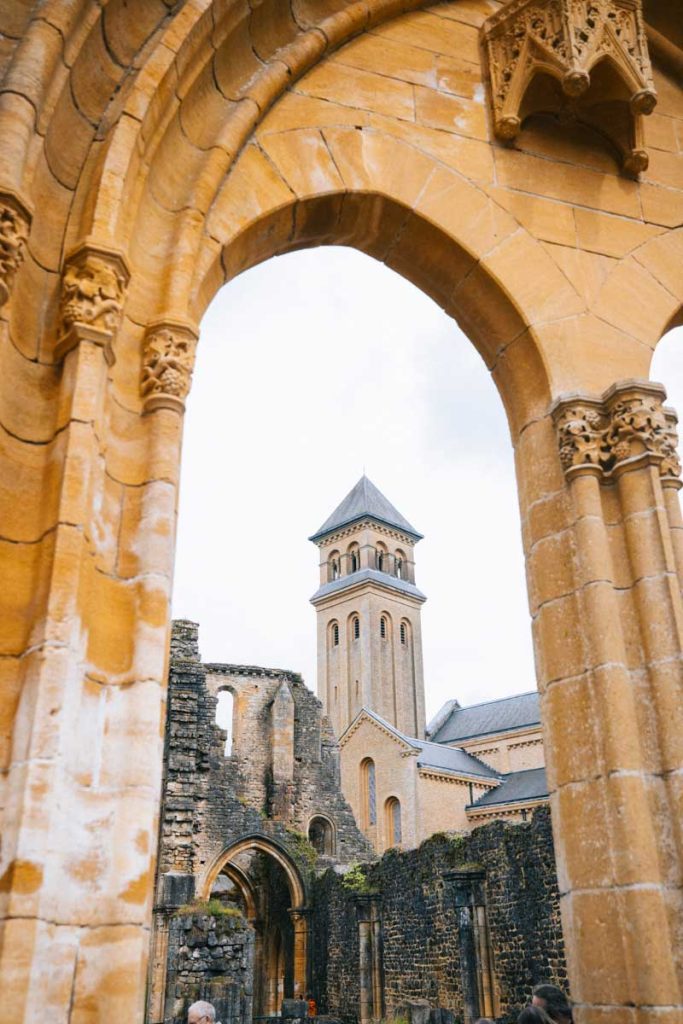 Visiter l'abbaye d'Orval en Wallonie. crédit photo : Clara Ferrand - blog Wildroad